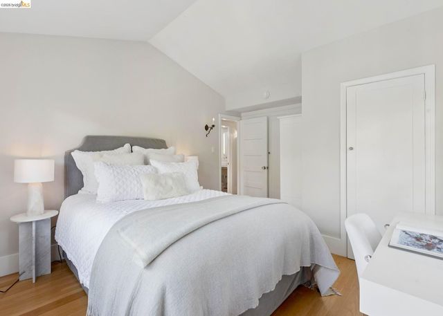 5900 Marden Ln, Oakland, CA 94611