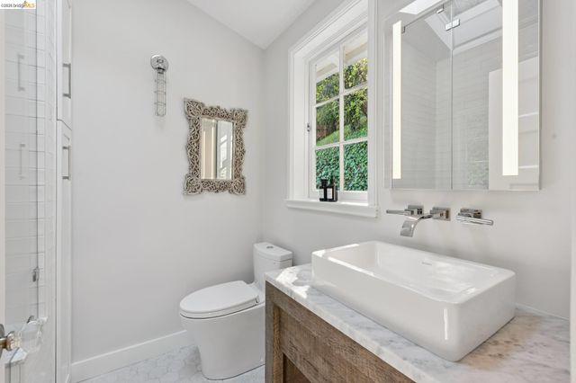 5900 Marden Ln, Oakland, CA 94611