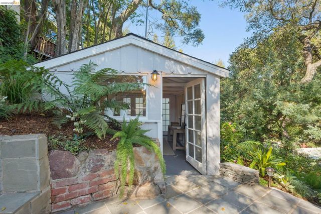 5900 Marden Ln, Oakland, CA 94611