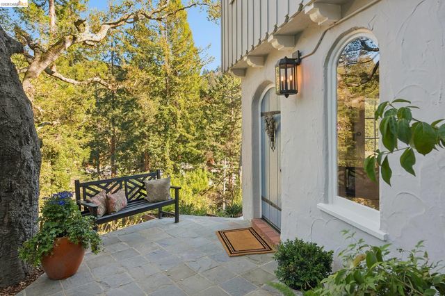 5900 Marden Ln, Oakland, CA 94611