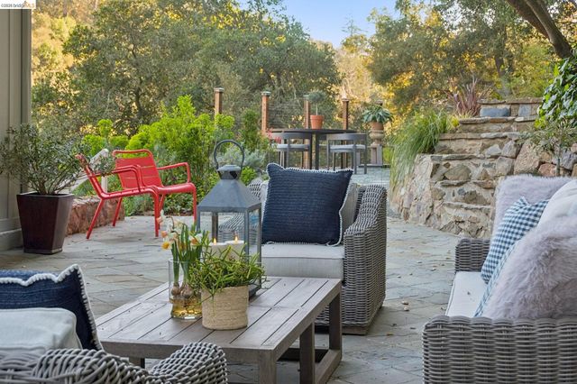 5900 Marden Ln, Oakland, CA 94611