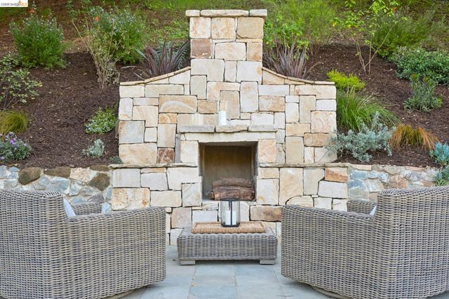 5900 Marden Ln, Oakland, CA 94611