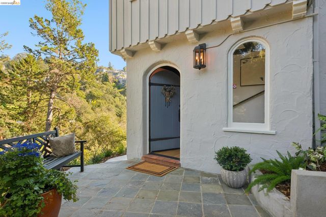 5900 Marden Ln, Oakland, CA 94611