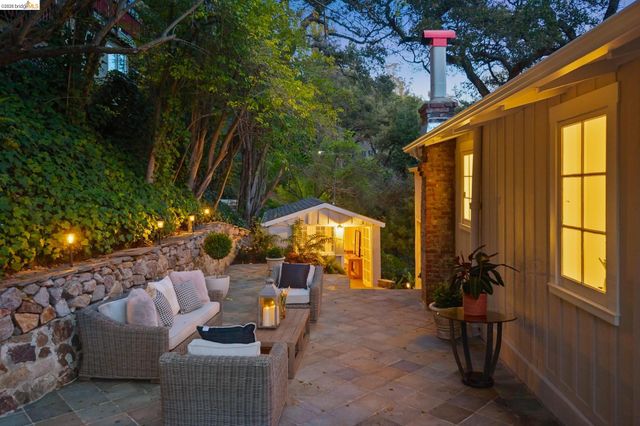 5900 Marden Ln, Oakland, CA 94611