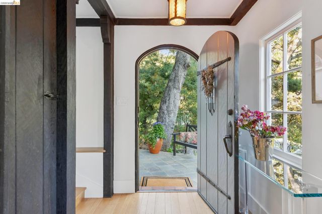 5900 Marden Ln, Oakland, CA 94611