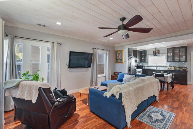 526 Flower St, Turlock, CA 95380