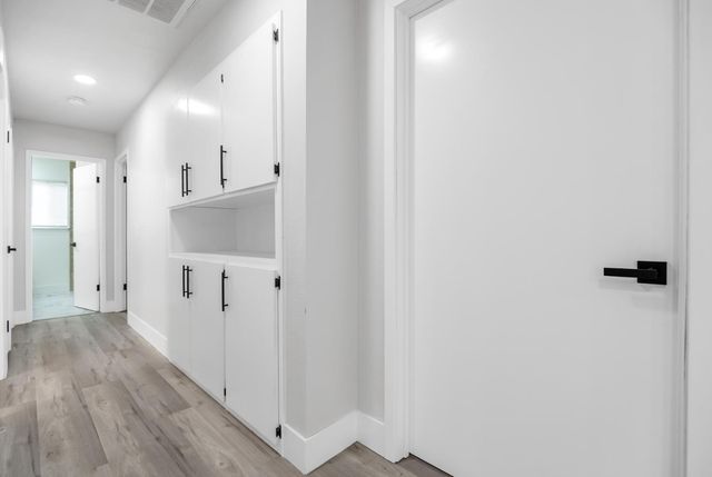 1828 E Hillcrest Drive, Visalia, CA 93292