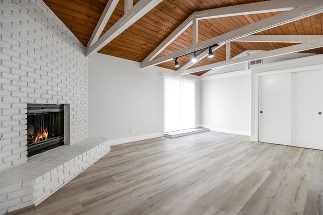 1828 E Hillcrest Drive, Visalia, CA 93292