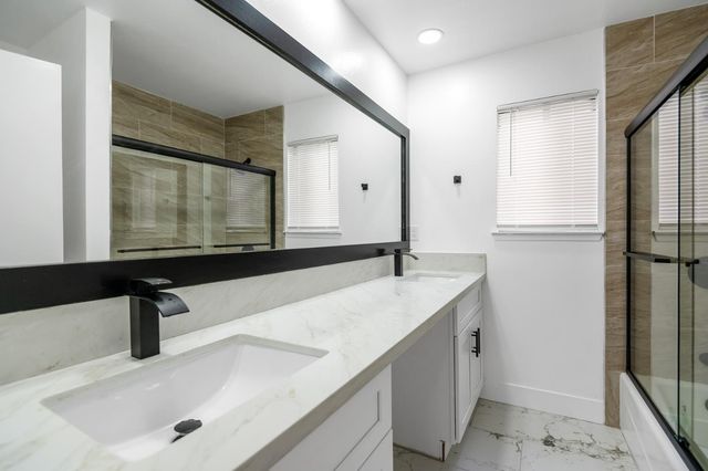 1828 E Hillcrest Drive, Visalia, CA 93292