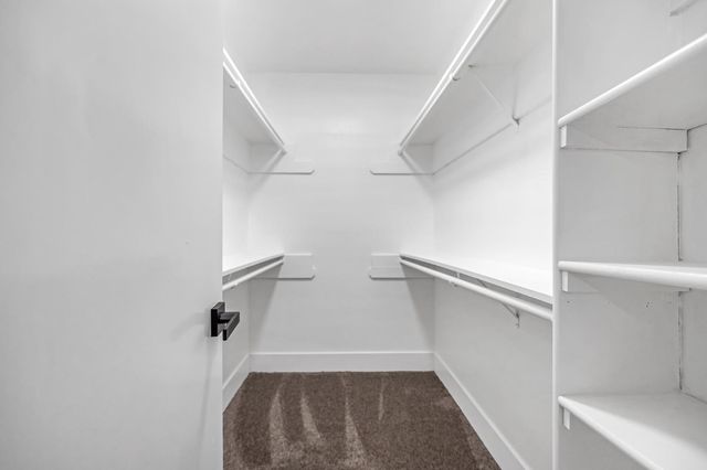 1828 E Hillcrest Drive, Visalia, CA 93292