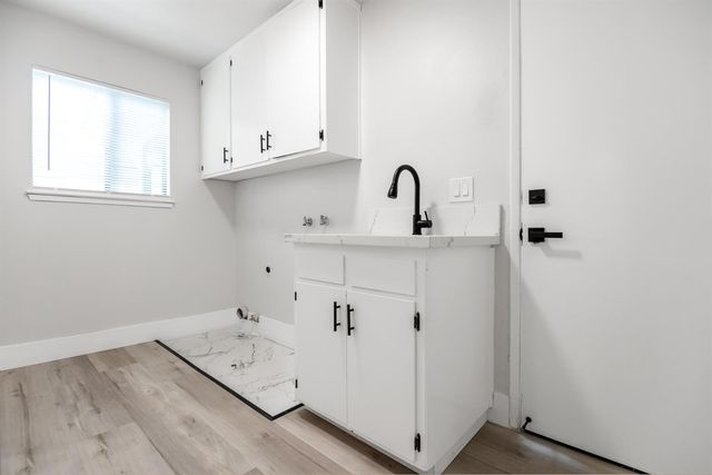 1828 E Hillcrest Drive, Visalia, CA 93292