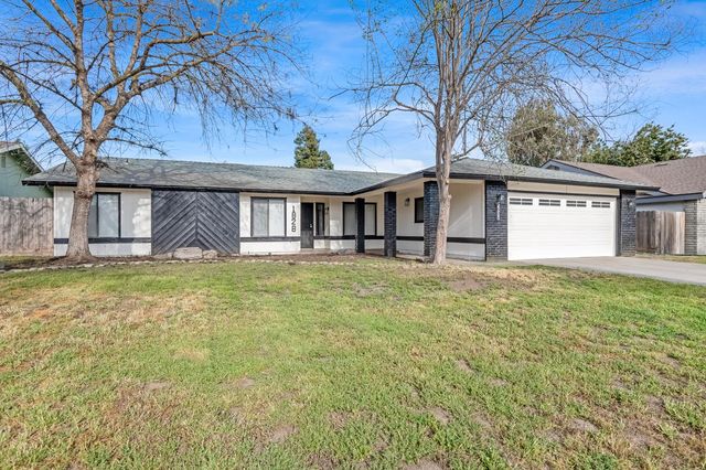 1828 E Hillcrest Drive, Visalia, CA 93292