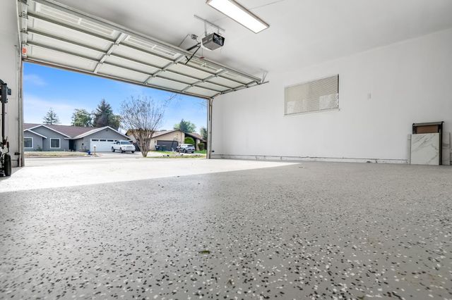 1828 E Hillcrest Drive, Visalia, CA 93292