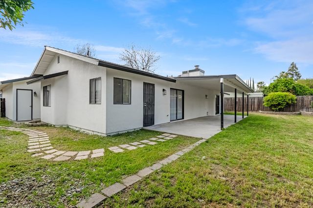 1828 E Hillcrest Drive, Visalia, CA 93292