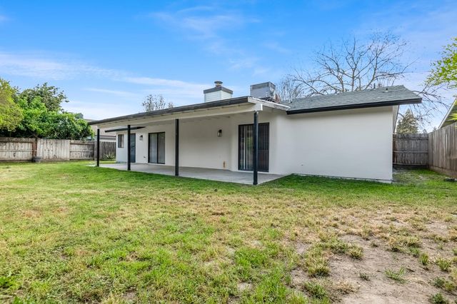 1828 E Hillcrest Drive, Visalia, CA 93292