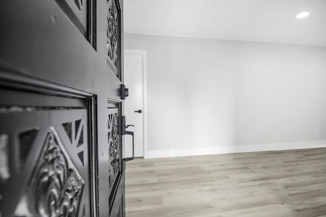 1828 E Hillcrest Drive, Visalia, CA 93292