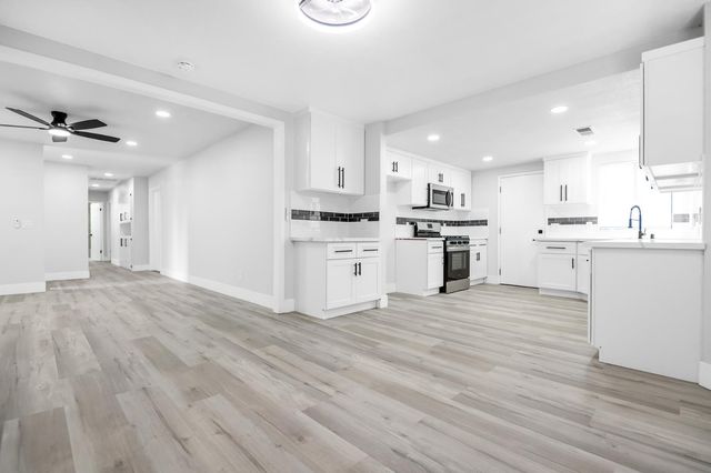 1828 E Hillcrest Drive, Visalia, CA 93292