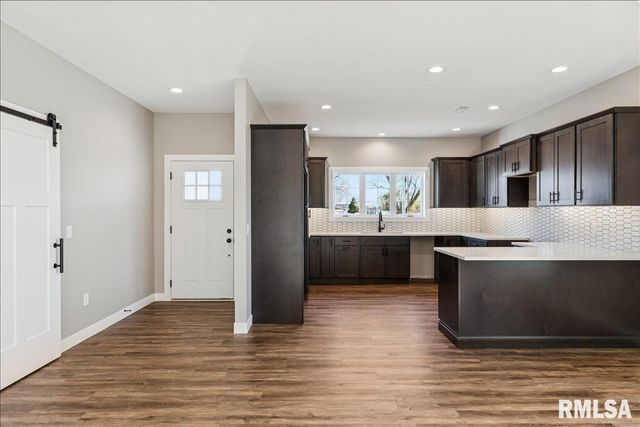 1323 5TH Avenue, De Witt, IA 52742