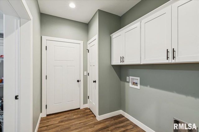 1323 5TH Avenue, De Witt, IA 52742