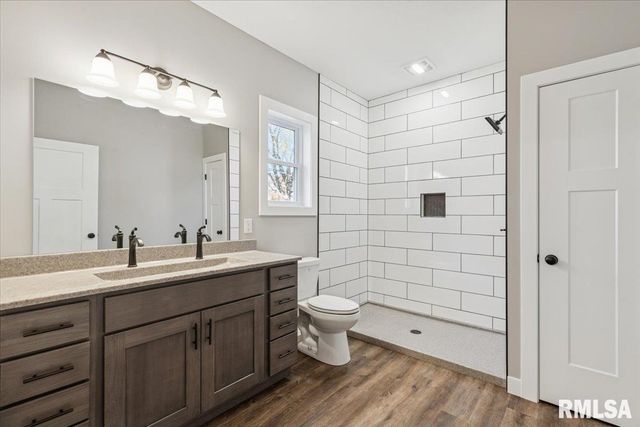 1323 5TH Avenue, De Witt, IA 52742