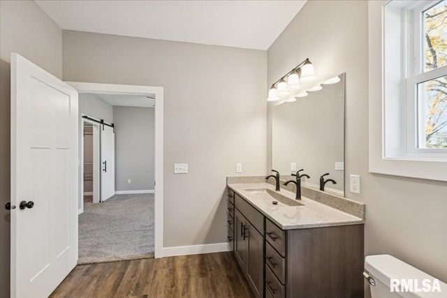 1323 5TH Avenue, De Witt, IA 52742