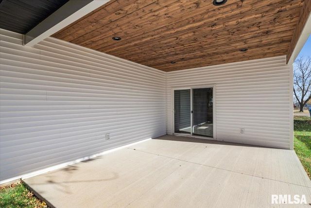 1323 5TH Avenue, De Witt, IA 52742