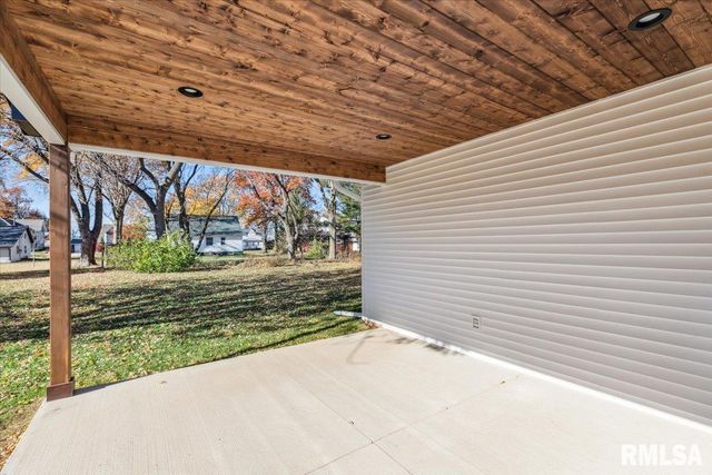 1323 5TH Avenue, De Witt, IA 52742