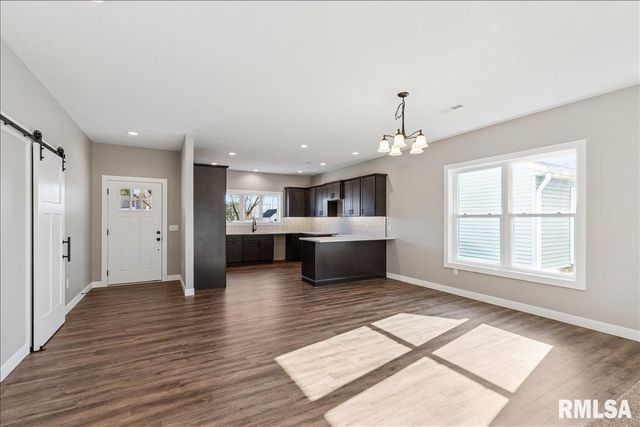 1323 5TH Avenue, De Witt, IA 52742