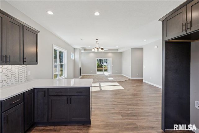 1323 5TH Avenue, De Witt, IA 52742