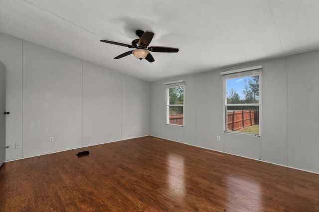 137 Smith Dr, Kilgore, TX 75662