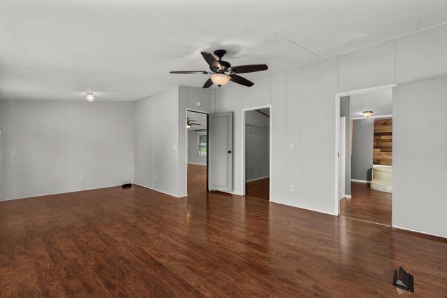 137 Smith Dr, Kilgore, TX 75662