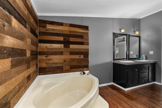 137 Smith Dr, Kilgore, TX 75662