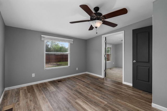 137 Smith Dr, Kilgore, TX 75662