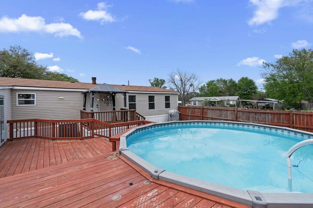 137 Smith Dr, Kilgore, TX 75662