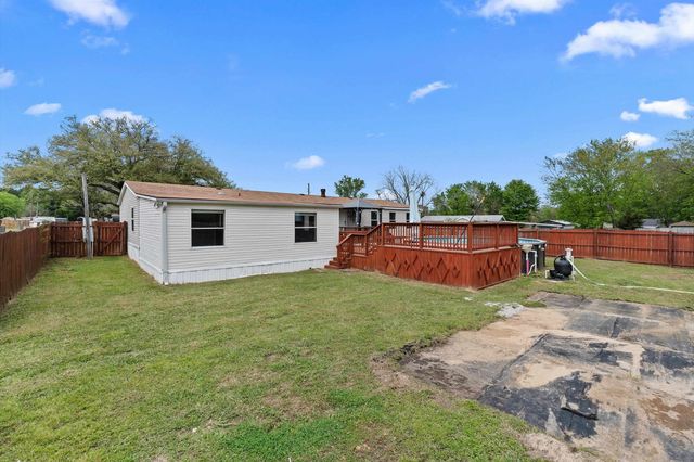 137 Smith Dr, Kilgore, TX 75662