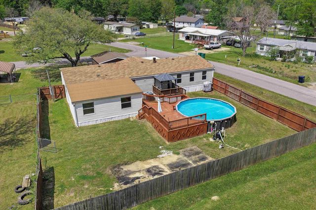 137 Smith Dr, Kilgore, TX 75662