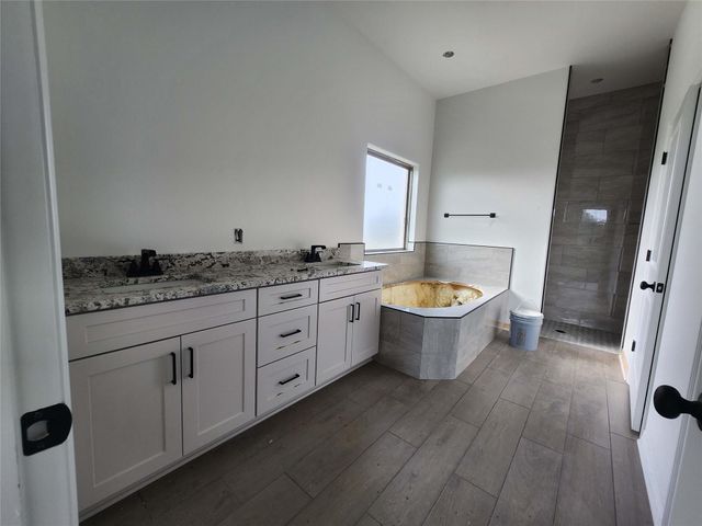 701 Golden Eagle DR, Salado, TX 76571