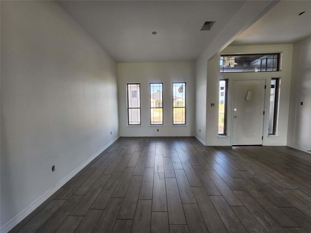 701 Golden Eagle DR, Salado, TX 76571
