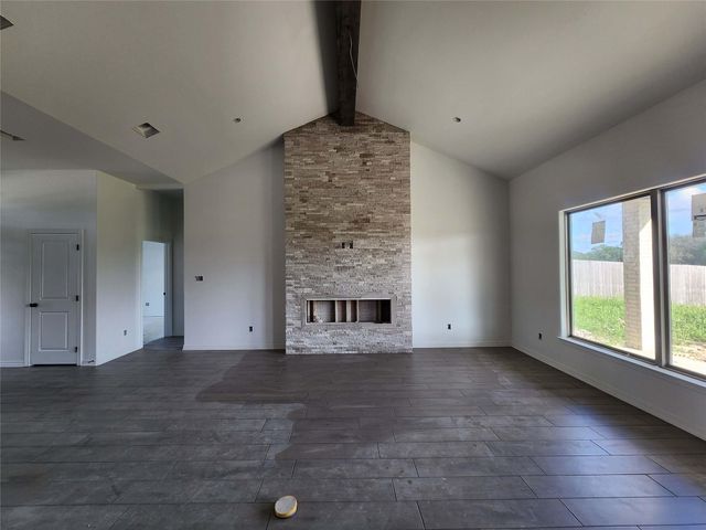 701 Golden Eagle DR, Salado, TX 76571