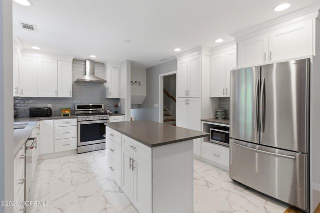 198 Deepdale Drive, Middletown, NJ 07748