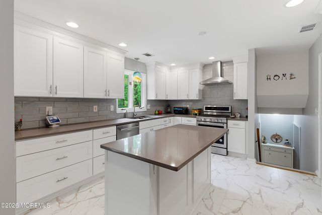 198 Deepdale Drive, Middletown, NJ 07748
