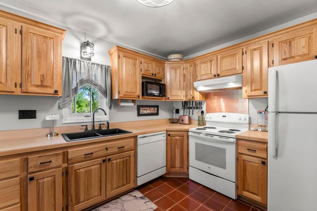 820 Ashland Street S, Cambridge, MN 55008