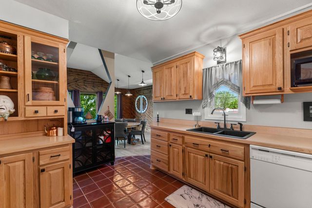 820 Ashland Street S, Cambridge, MN 55008