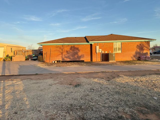 19 Ridgeview, Farwell, TX 79325