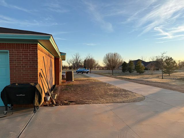 19 Ridgeview, Farwell, TX 79325