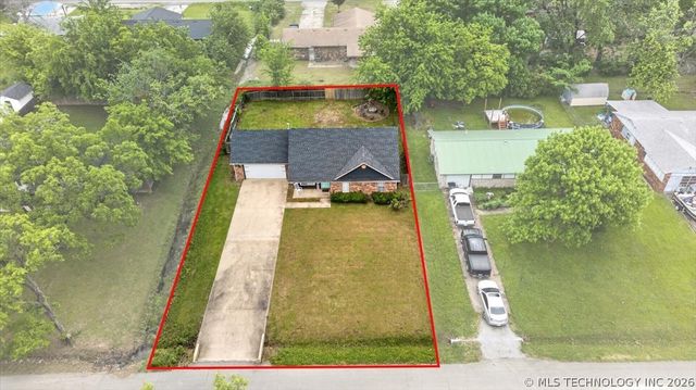 610 N Main Street, Wagoner, OK 74467