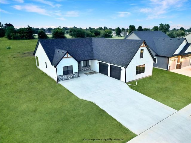 2804 Craftsman Drive, Sedalia, MO 65301