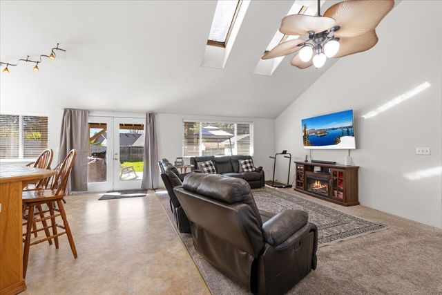 3053 Adams Circle, Medford, OR 97504