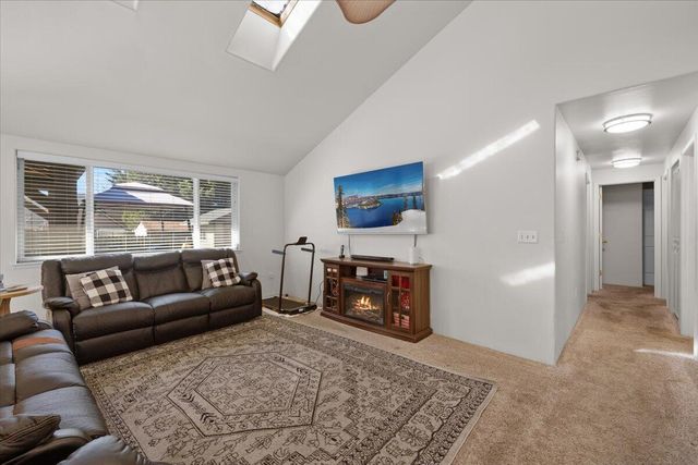 3053 Adams Circle, Medford, OR 97504