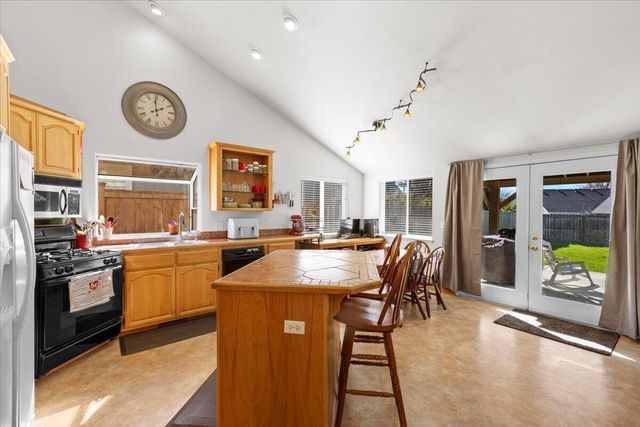 3053 Adams Circle, Medford, OR 97504